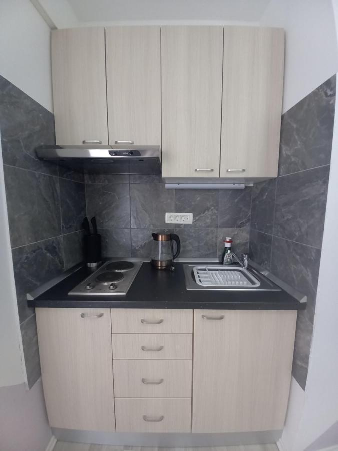 Апартаменти Apartman Maja Каштела Екстер'єр фото