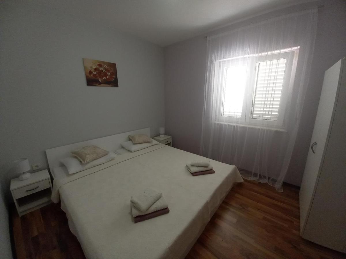 Апартаменти Apartman Maja Каштела Екстер'єр фото