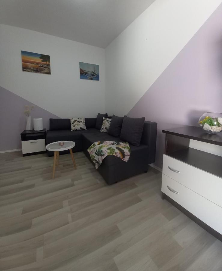 Апартаменти Apartman Maja Каштела Екстер'єр фото