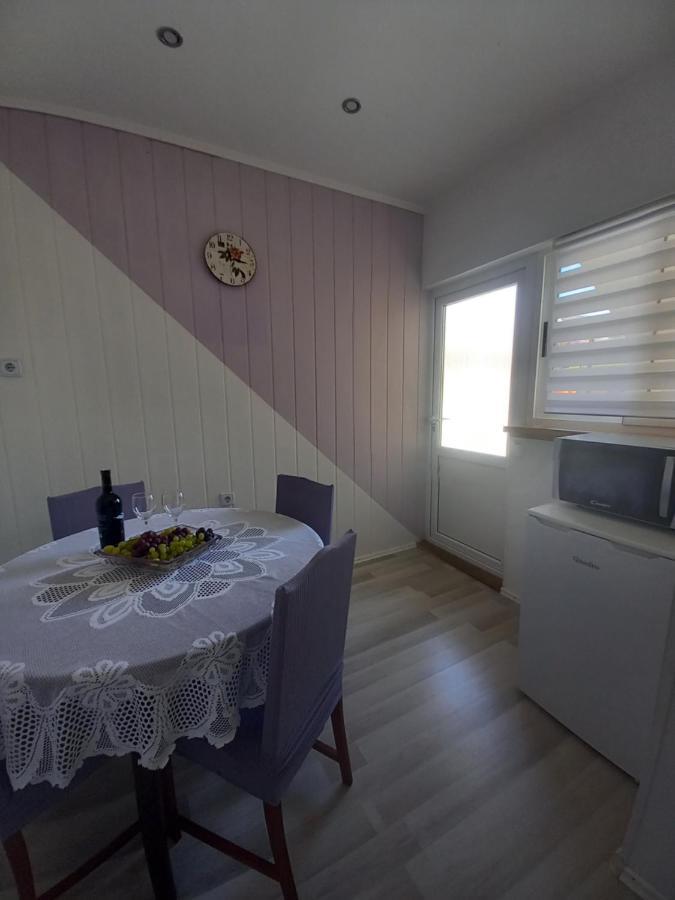 Апартаменти Apartman Maja Каштела Екстер'єр фото
